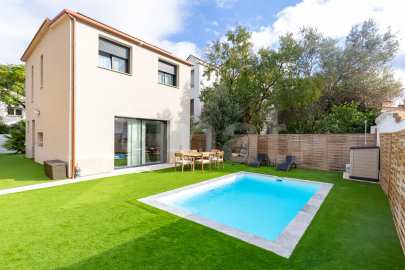 Casa d'estil modern a Mirasol	