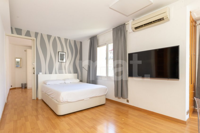 Flat with tourist license and views of the Sagrada Familia -19