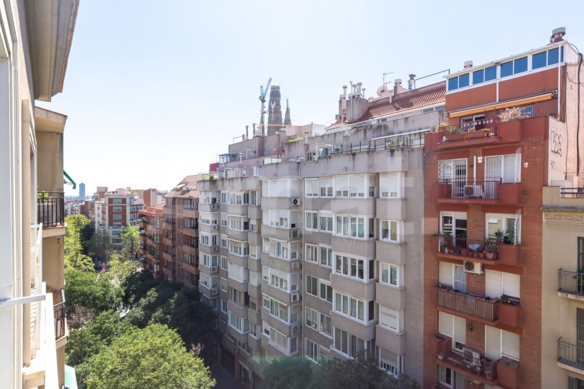 Flat with tourist license and views of the Sagrada Familia -37