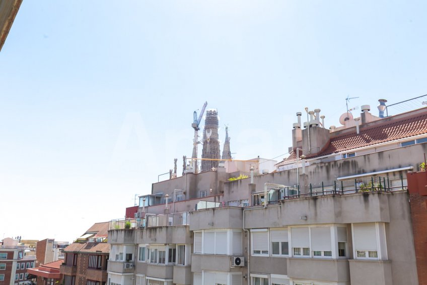 Flat with tourist license and views of the Sagrada Familia -39