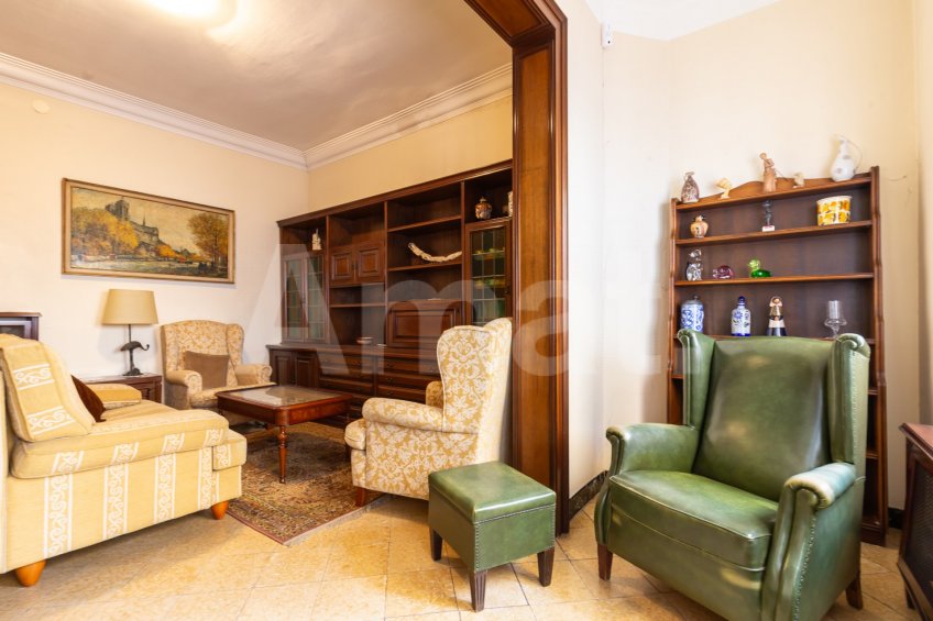 Casa con gran potencial en La Sagrera -14