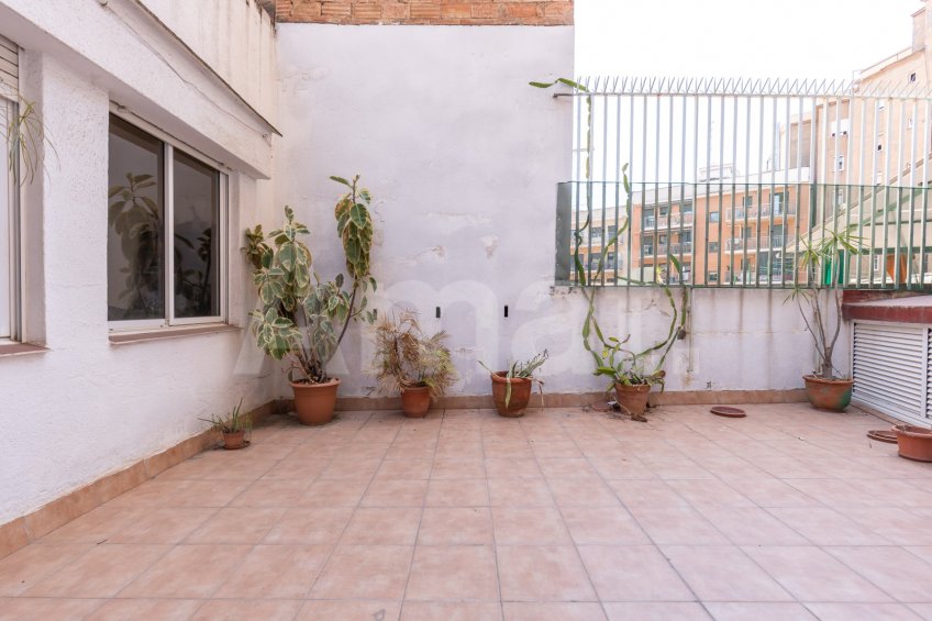 Casa con gran potencial en La Sagrera -17