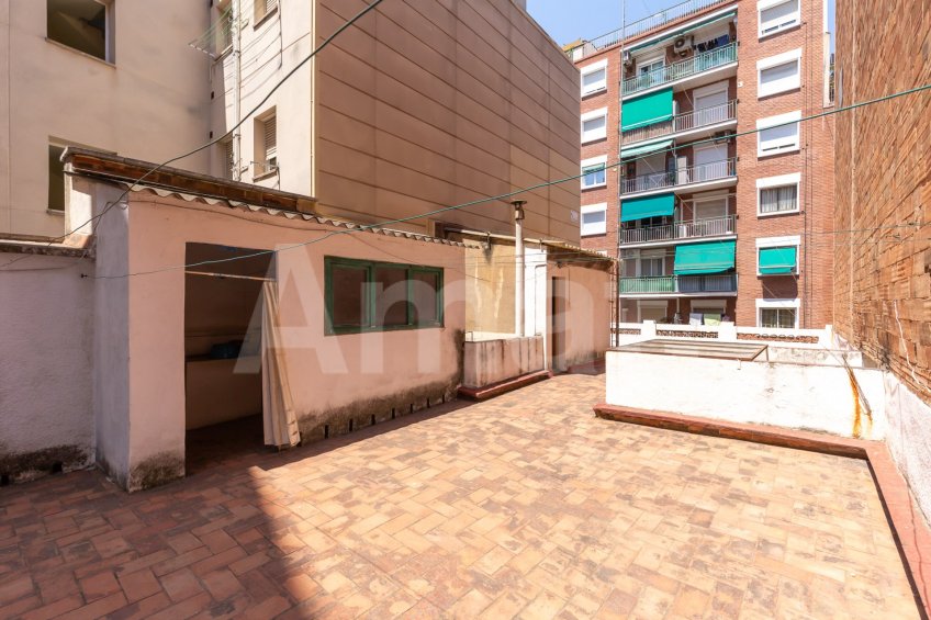 Casa con gran potencial en La Sagrera -39