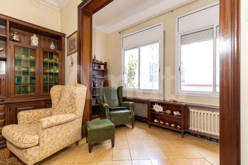Casa con gran potencial en La Sagrera -9