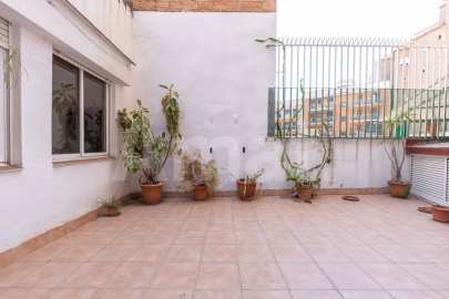 Casa con gran potencial en La Sagrera -17