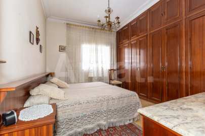 Casa con gran potencial en La Sagrera -30
