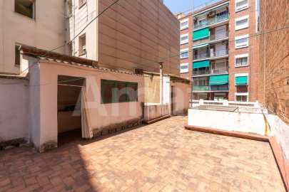 Casa con gran potencial en La Sagrera -39