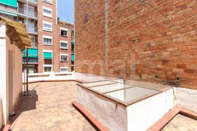 Casa con gran potencial en La Sagrera -41
