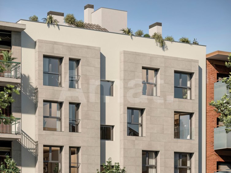 JOSEP RICART Large 4-bedroom flat with terrace