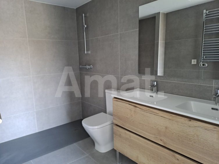 JOSEP RICART Large 4-bedroom flat with terrace -15