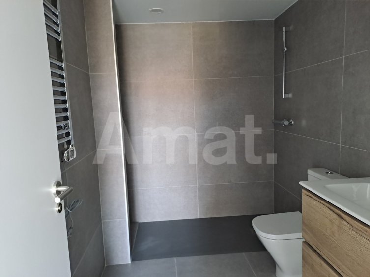 JOSEP RICART Large 4-bedroom flat with terrace -16