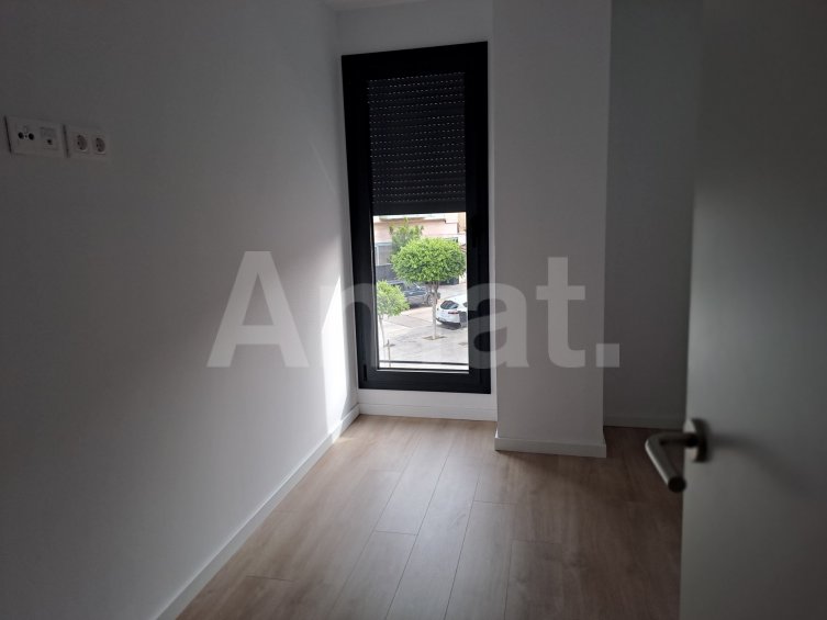 JOSEP RICART Large 4-bedroom flat with terrace -23
