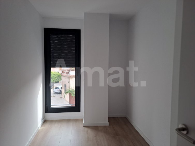 JOSEP RICART Large 4-bedroom flat with terrace -24