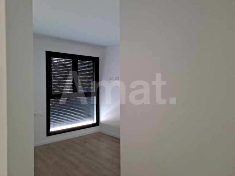 JOSEP RICART Large 4-bedroom flat with terrace -25