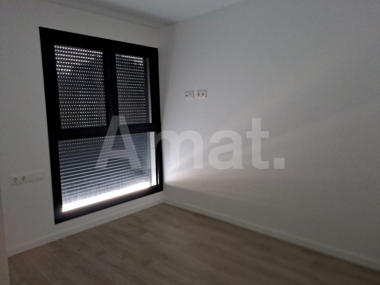 JOSEP RICART Large 4-bedroom flat with terrace -26