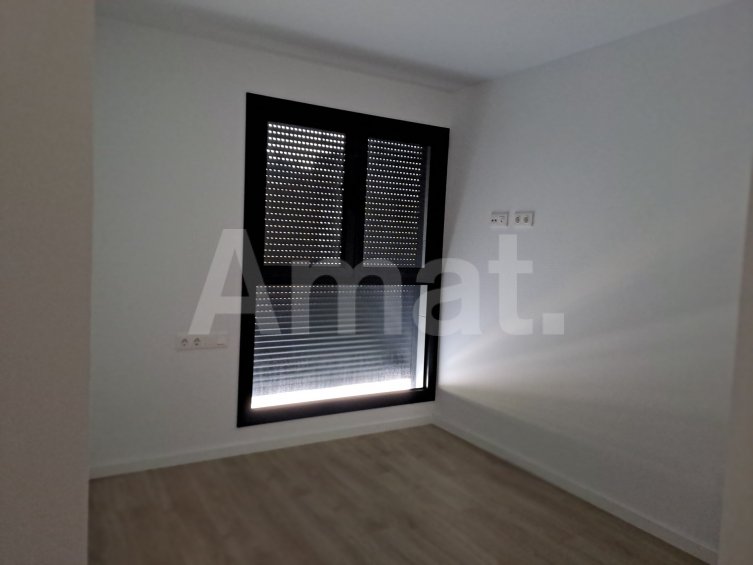 JOSEP RICART Large 4-bedroom flat with terrace -27