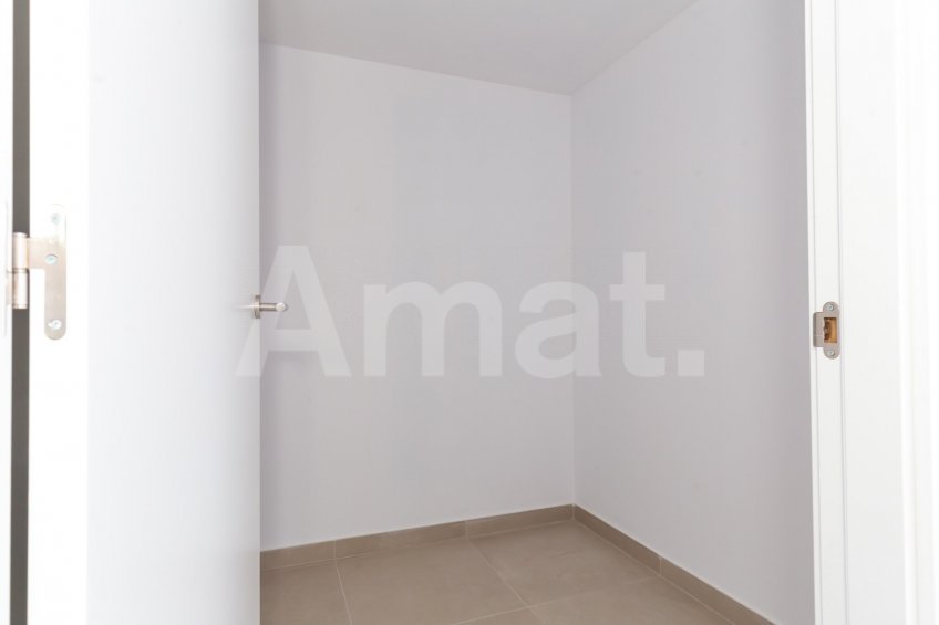 Gran piso nuevo con 4 dormitorios y terraza -32