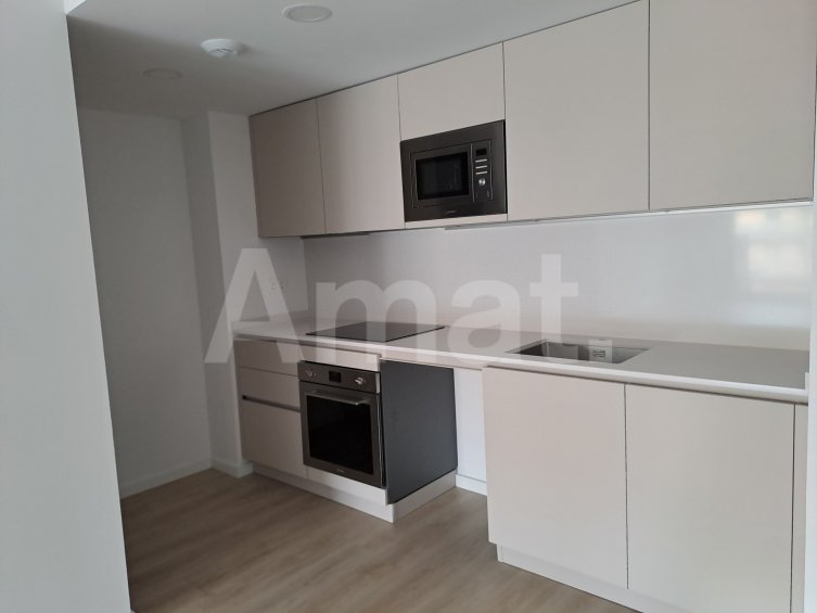 JOSEP RICART Large 4-bedroom flat with terrace -4