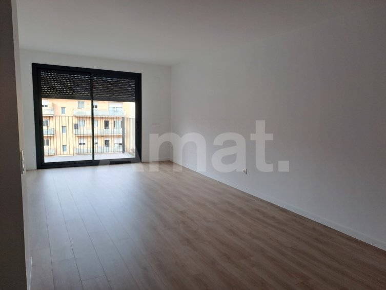 JOSEP RICART Large 4-bedroom flat with terrace -7