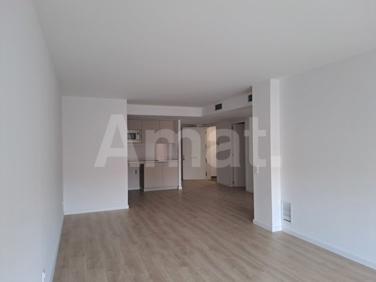JOSEP RICART Large 4-bedroom flat with terrace -8