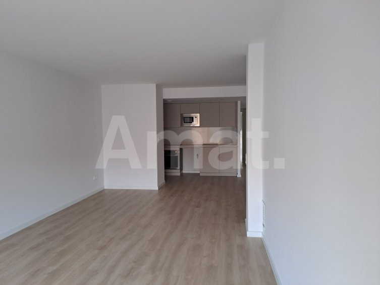 JOSEP RICART Large 4-bedroom flat with terrace -9