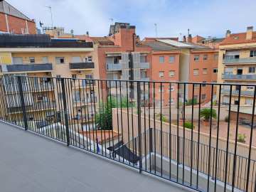JOSEP RICART Large 4-bedroom flat with terrace -10