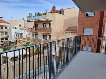 JOSEP RICART Large 4-bedroom flat with terrace -12
