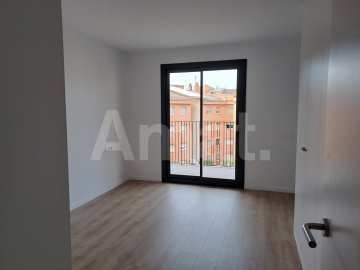 JOSEP RICART Large 4-bedroom flat with terrace -13