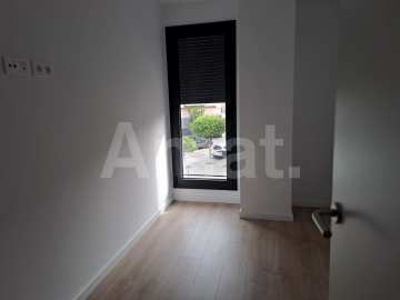 JOSEP RICART Large 4-bedroom flat with terrace -23