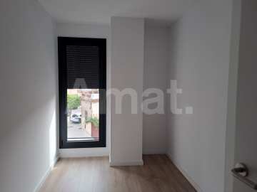 JOSEP RICART Large 4-bedroom flat with terrace -24
