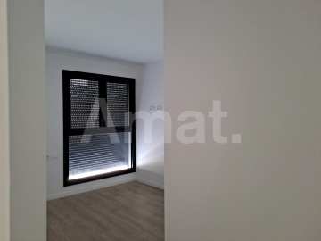 JOSEP RICART Large 4-bedroom flat with terrace -25