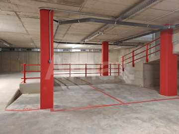 JOSEP RICART Large 4-bedroom flat with terrace -29