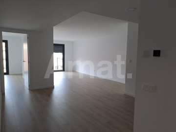 JOSEP RICART Large 4-bedroom flat with terrace -3