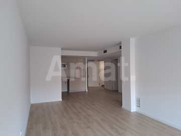 JOSEP RICART Large 4-bedroom flat with terrace -8