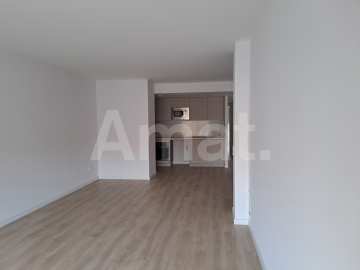 JOSEP RICART Large 4-bedroom flat with terrace -9