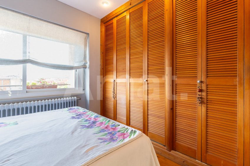 Acollidor i lluminós àtic-estudi amb vistes, al centre -22