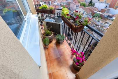 Acollidor i lluminós àtic-estudi amb vistes, al centre -12