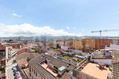 Acollidor i lluminós àtic-estudi amb vistes, al centre -14