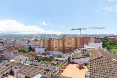 Acollidor i lluminós àtic-estudi amb vistes, al centre -15