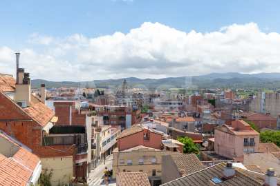 Acollidor i lluminós àtic-estudi amb vistes, al centre -17
