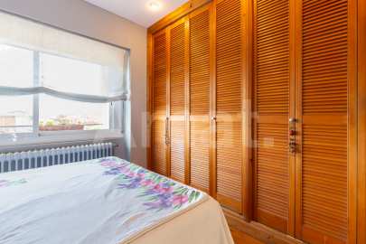 Acollidor i lluminós àtic-estudi amb vistes, al centre -22