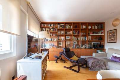 Acollidor i lluminós àtic-estudi amb vistes, al centre -6