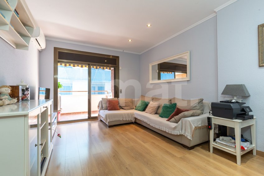 Piso con 4 amplias habitaciones y perfecta ubicación