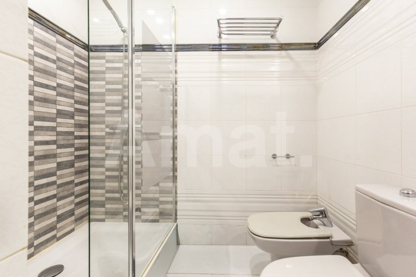 Piso con 4 amplias habitaciones y perfecta ubicación -11