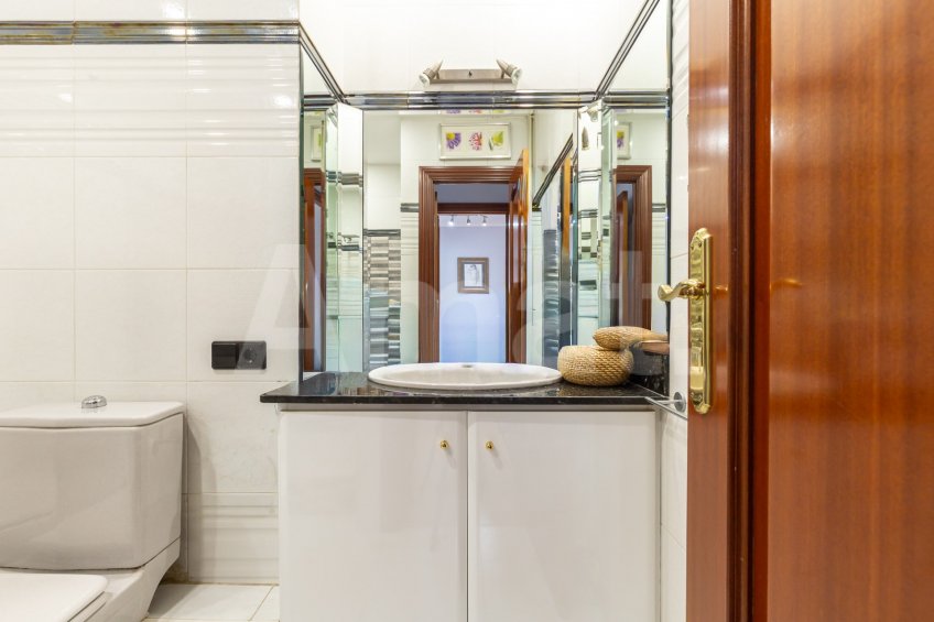 Piso con 4 amplias habitaciones y perfecta ubicación -12