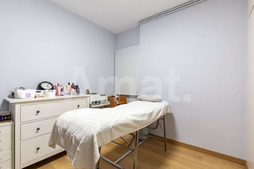 Piso con 4 amplias habitaciones y perfecta ubicación -18