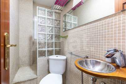 Piso con 4 amplias habitaciones y perfecta ubicación -32