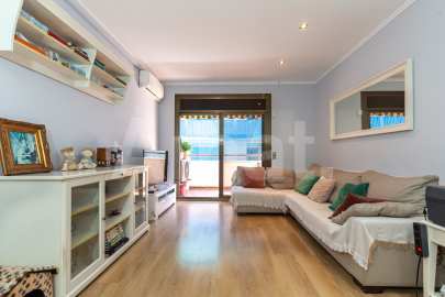 Piso con 4 amplias habitaciones y perfecta ubicación -8