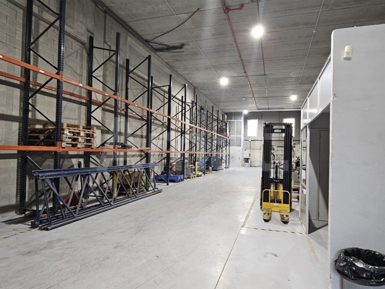 Industrial warehouse for rent in the Les Grases Industrial Estate, Sant Feliu de Llobregat