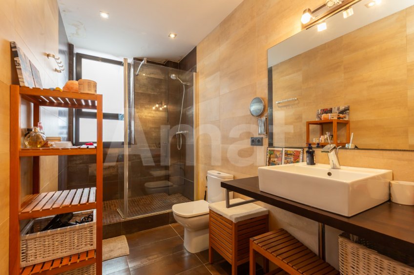 Pis reformat amb vistes al clot -14